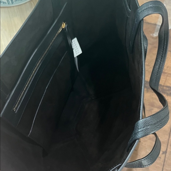 Celine Elegant Black Tote Bag - Picture 4 of 14